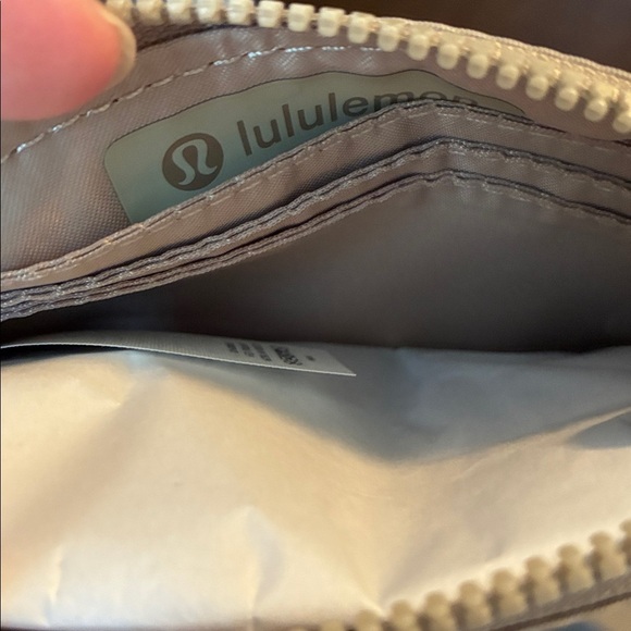Lululemon Clippable Card Pouch NWT - Picture 6 of 6